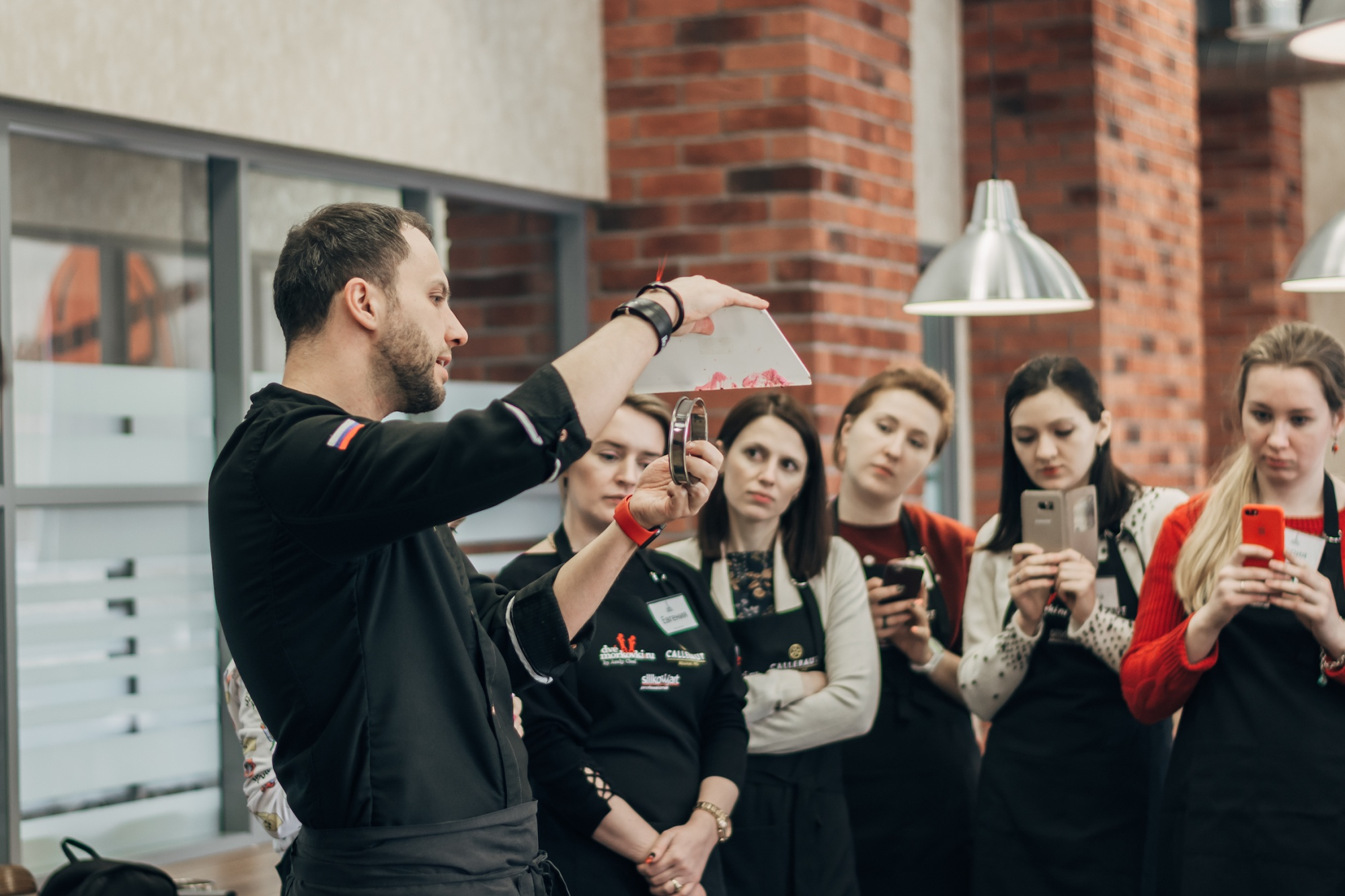 Энди шеф андрей рудьковский портрет. Майкл гибни. Шеф 24. Адский шеф 5 сезон. Шеф павел стилист.