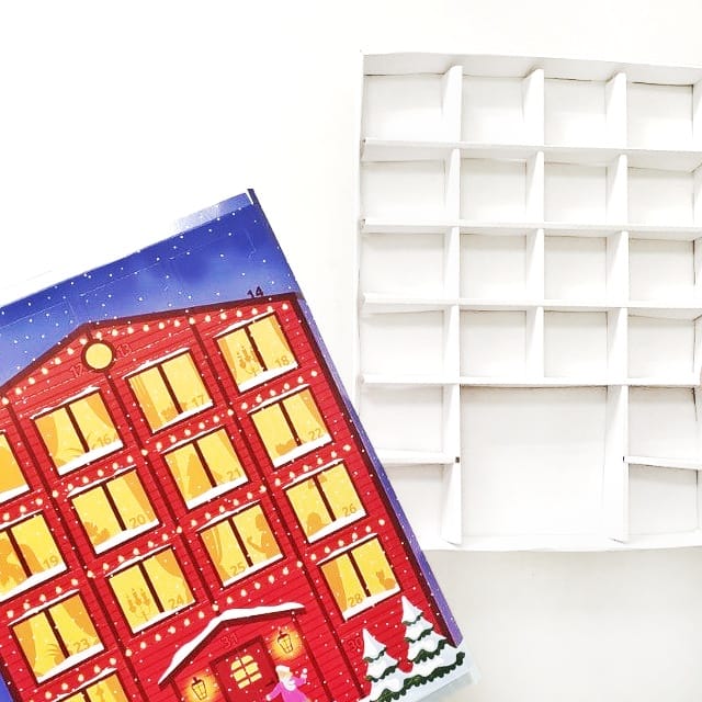 Коробка под адвент календарь. Как сделать коробочки для адвент календаря. Коробка для адвент календаря для пряников. Адвент бокс. Коробка под адвент календарь.