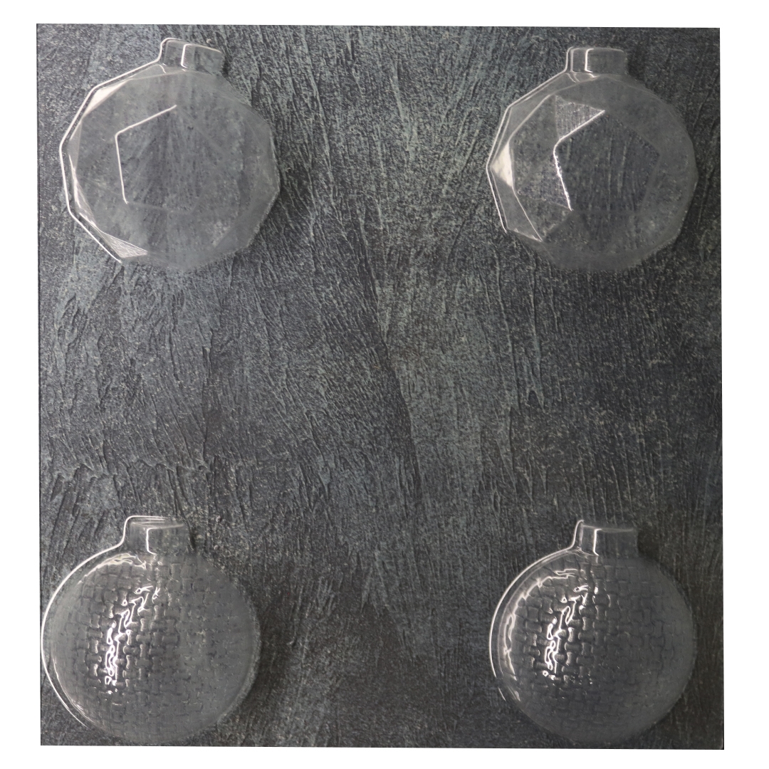 Форма для шоколада «Новогодние шары» пластиковая 5 см, 4 ячейки  | Фото — Магазин Andy Chef  1